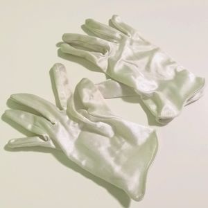 FREE Kids Medium White Costume Gloves